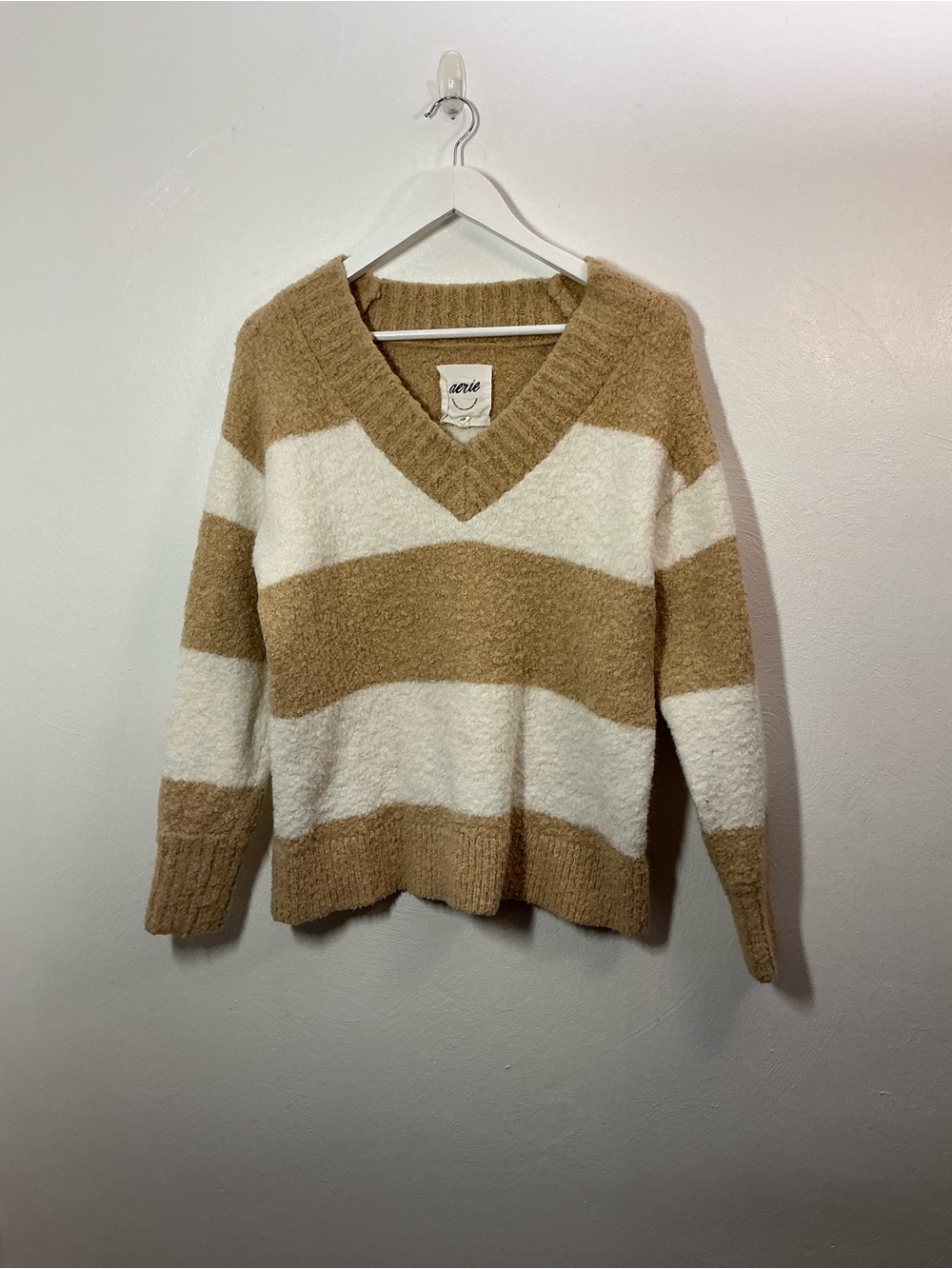 Aerie Cozy V-Neck Striped Sweater in Cream & Tan Size XS